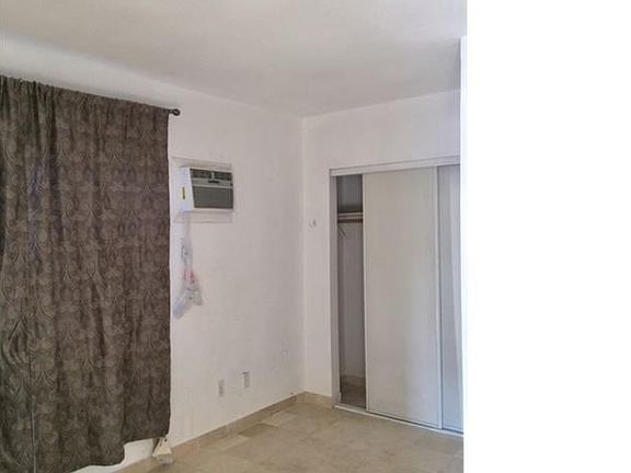 4th image of 3849 37th St