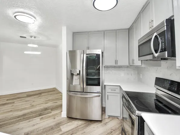 11627 Bowlan Ln, Houston, TX 77035