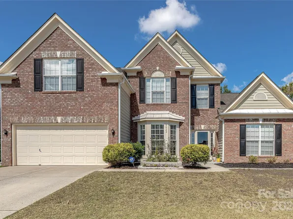 2422 Beacon Forest Dr, Charlotte, NC 28270