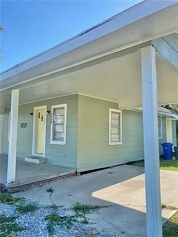 2 bed, 1.0 bath, 867 sqft, $1,000 — Photo 2