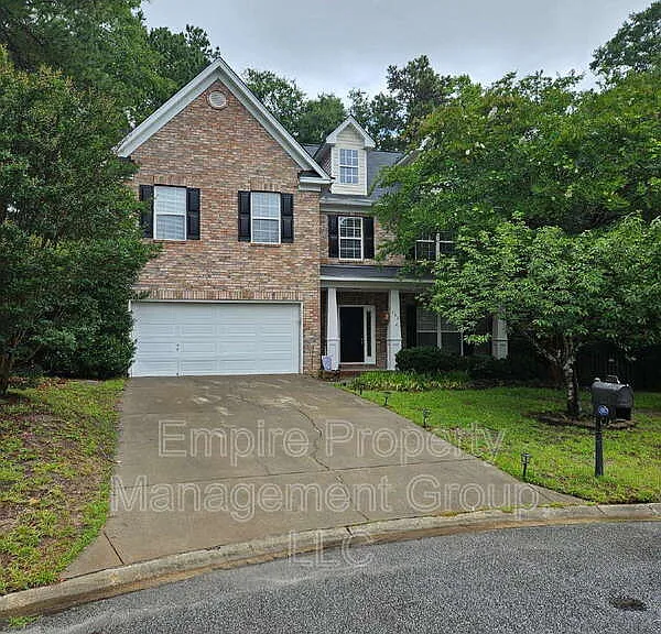 202 Castlebury Dr — Photo 4