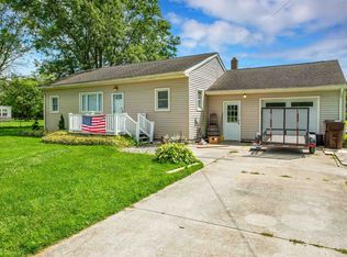 5561 Ravenswood Rd, Kimball, MI 48074