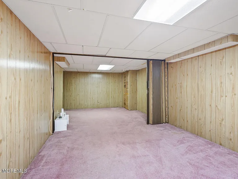 16 Phyllis Pl — Photo 33
