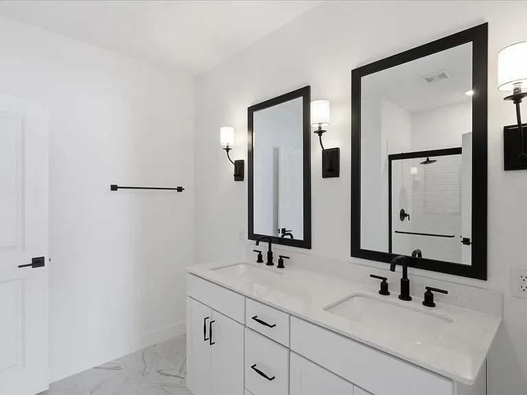 20 Ludlow Ln W — Photo 8