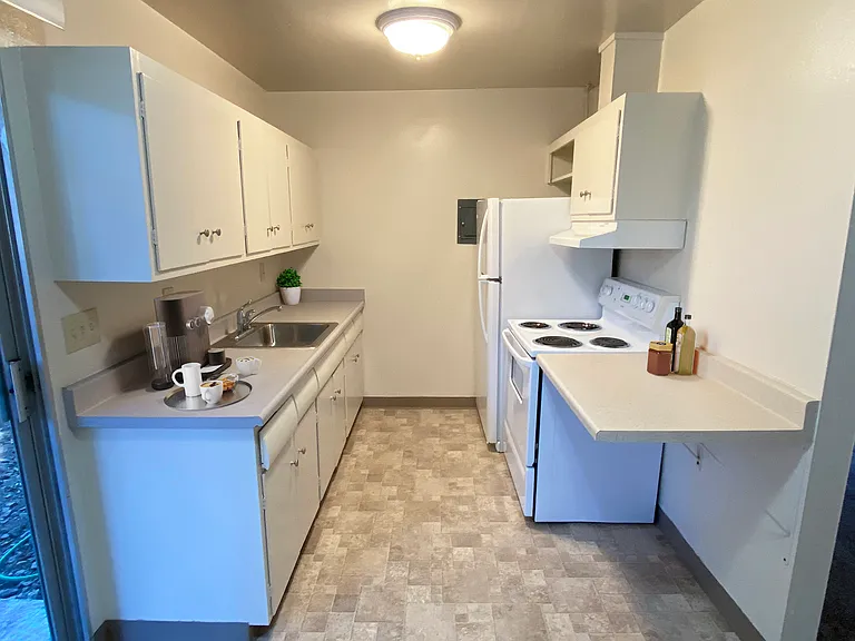 Bascom Holiday Apartments — Photo 31