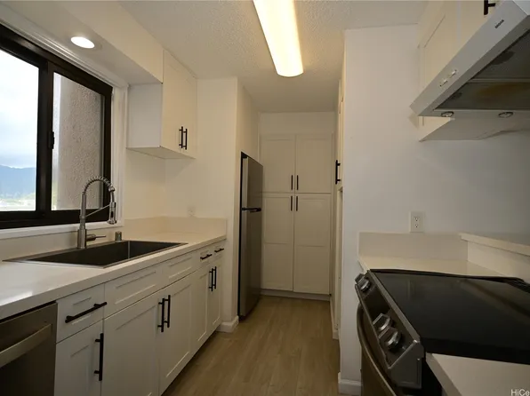 581 Kamoku St APT 3002, Honolulu, HI 96826