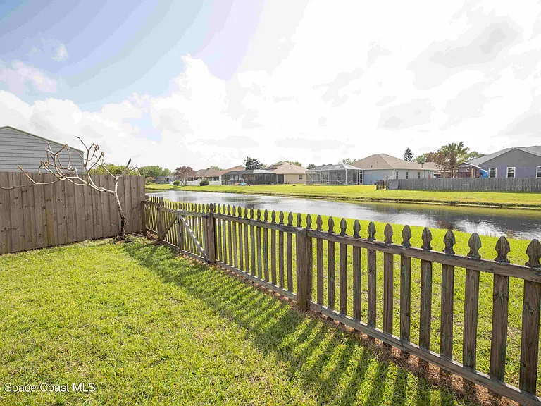 3821 Long Leaf Dr — Photo 2