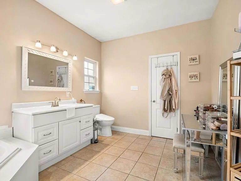 315 Veterans Ln — Photo 12