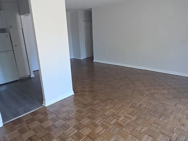 945 Simcoe St N — Photo 5