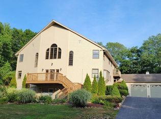 15 Skyview Ln, Webster, MA 01570