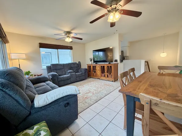 913 McCully St #C, Honolulu, HI 96826