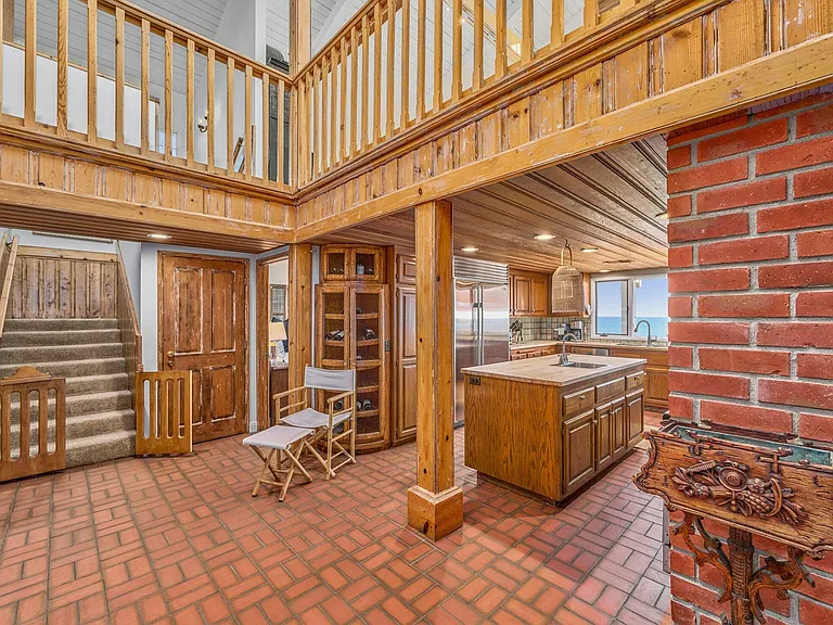 2315 Finney St — Photo 3