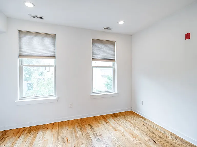 1642 N Marshall Street — Photo 13
