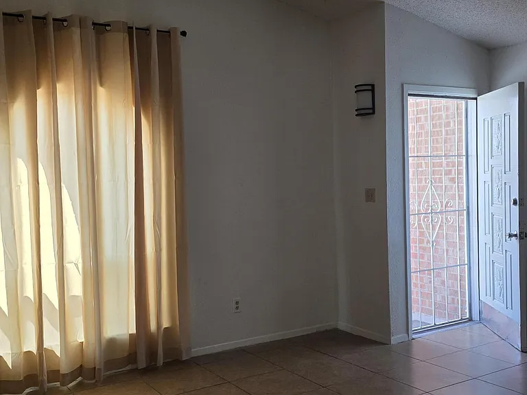 3005 Barkarian Pl — Photo 5