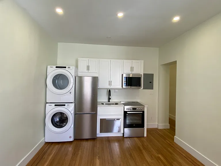 448 W 57th St #4B — Photo 2