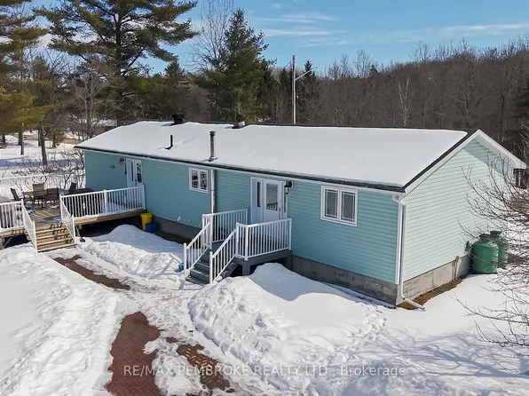 1718 Black Bay Rd, Petawawa, ON K8H 2W8
