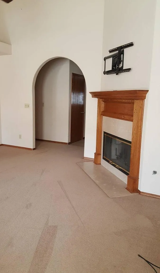 3 bed, 1926 sqft, $2,500 — Photo 2