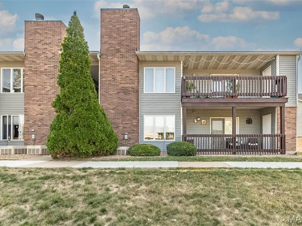 907 King Dr Unit 2C, Saint Charles, MO 63303