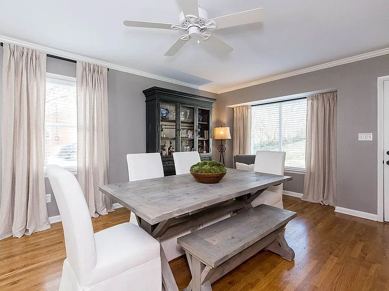 384 Barrywood Dr — Photo 10