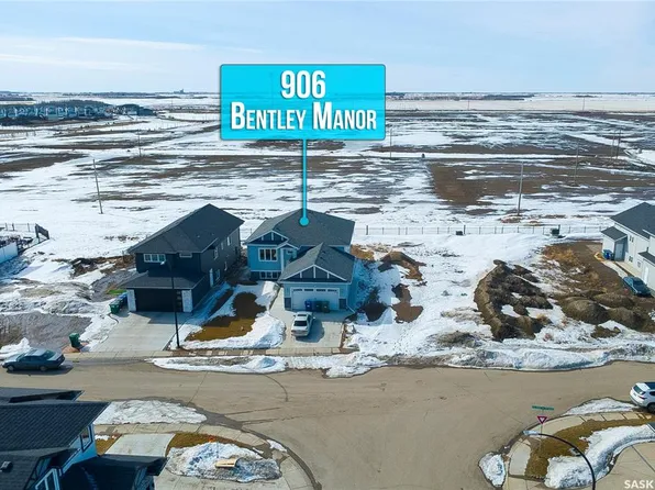 906 Bentley MANOR, Saskatoon, SK S7L 6P4