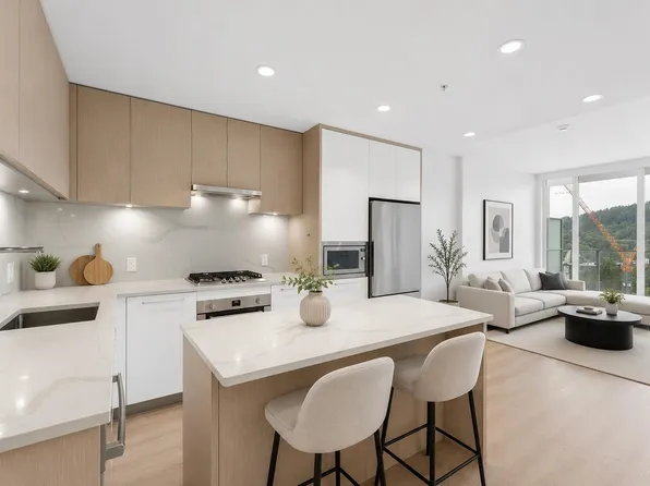 567 Clarke Rd #903, Coquitlam, BC V3J 0K7
