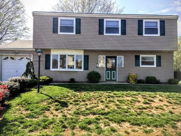 4 Bailey Pl, Sewaren, NJ 07077