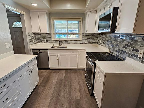3rd image of 1952 Treewood Ln