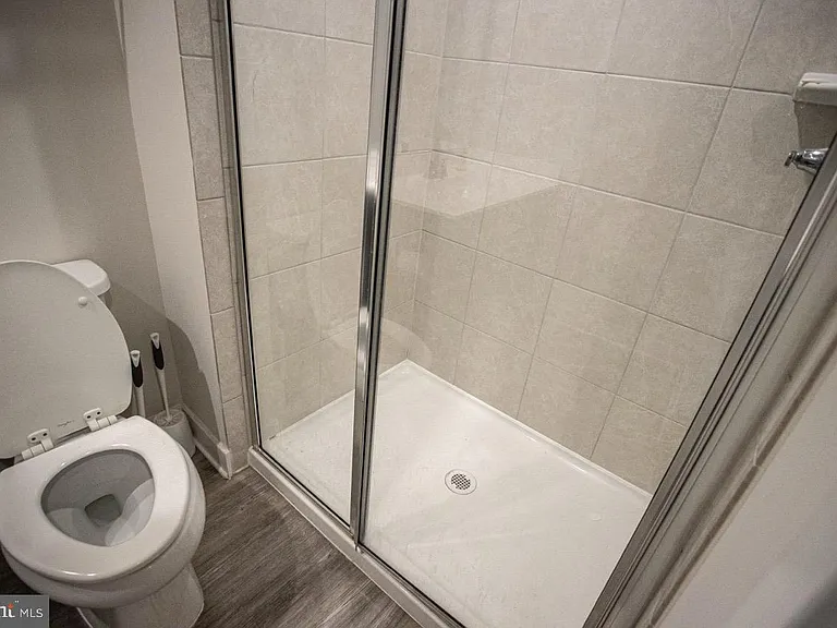 7821 Cove Point Dr — Photo 45