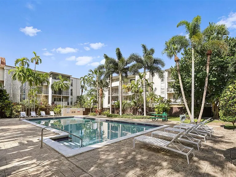 6886 N Kendall Dr #D202 — Photo 25
