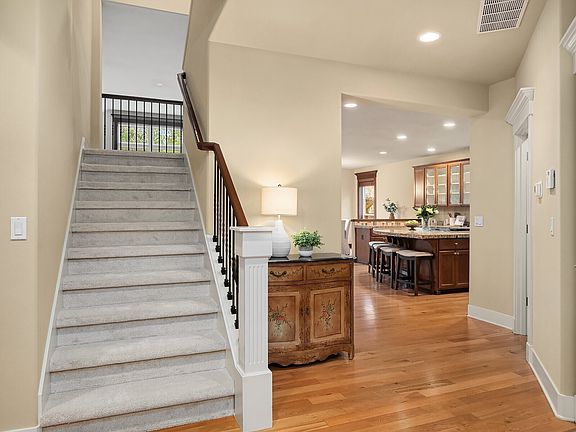 4th image of 809 235th Avenue NE