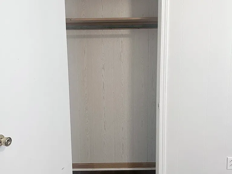 207 Lake Dr — Photo 8