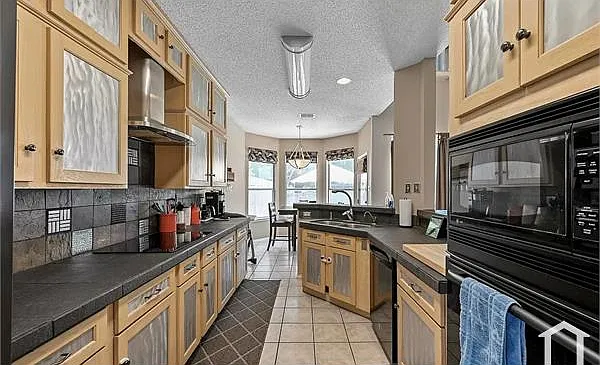 5 bed, 2610 sqft, $3,500 — Photo 4