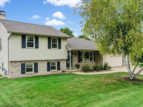 2134 Sunnymede Ln, Green Bay, WI 54311