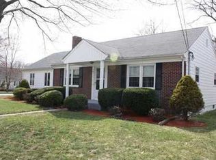 2 Mayflower Dr, Cumberland, RI 02864