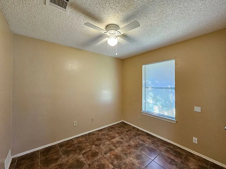 1507 Nina Dr — Photo 9