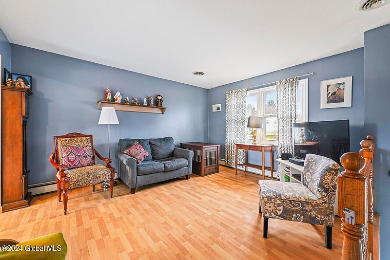 3rd image of 19 Daniel Street