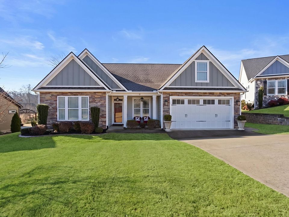 1st image of 323 Holly Oaks Ln