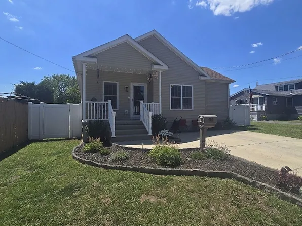 402 Gloucester Ave, Magnolia, NJ 08049