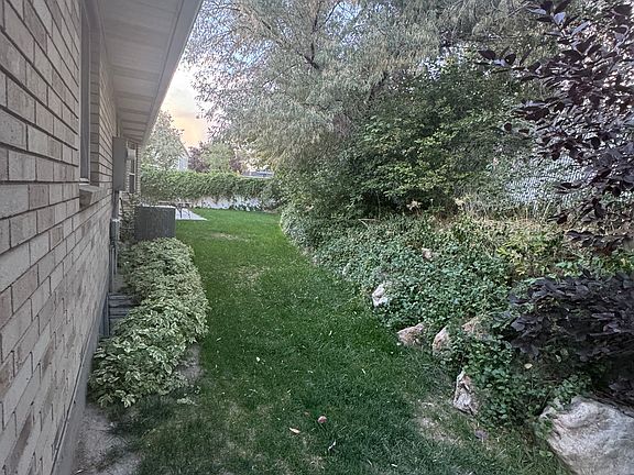 4th image of 10869 S Clear Creek Dr