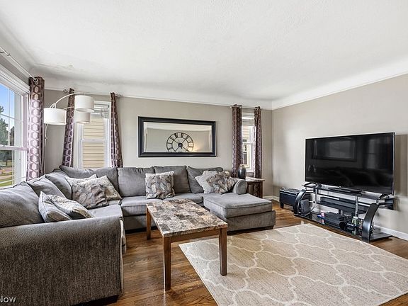 3rd image of 8327 Renwood Dr