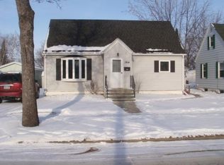 1914 5th Ave N, Grand Forks, ND 58203