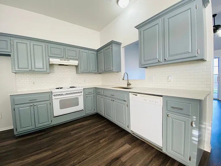 407 S Pointe Ln — Photo 8