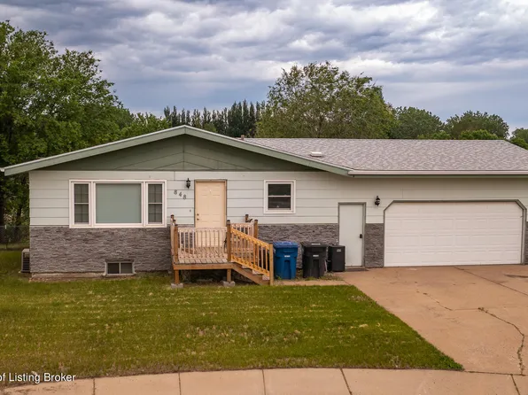 848 Bighorn Dr, Dickinson, ND 58601