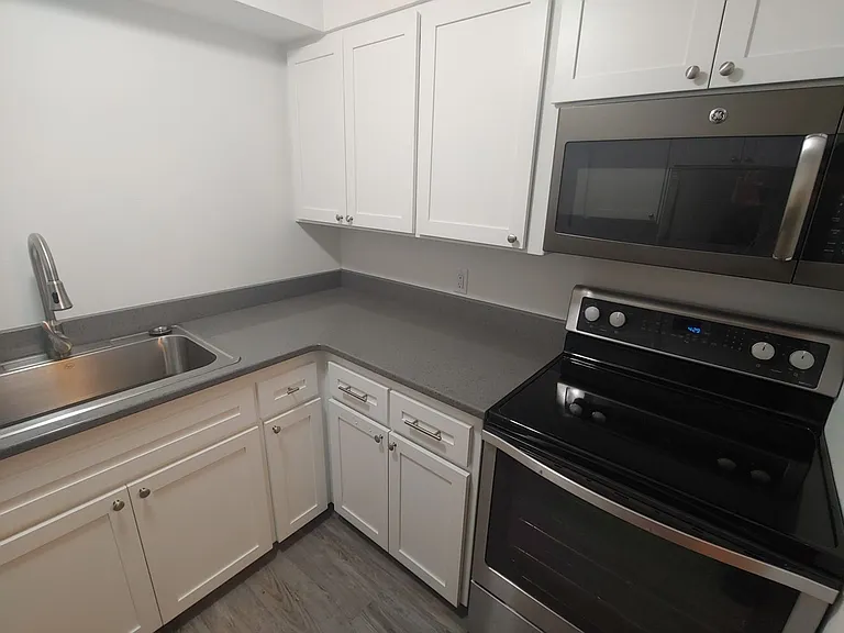 305 NE Spaulding St — Photo 7