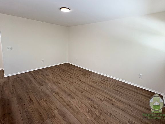 3rd image of 14 Tanyard Rd #B