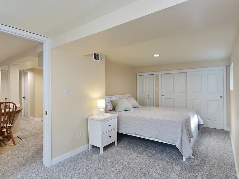 Downstairs - 1st Bedroom (Queen)