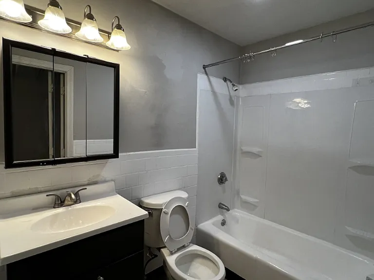 2A Woodlawn St #1 — Photo 2
