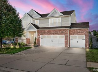 102 Fountainview Dr, Saint Charles, MO 63303