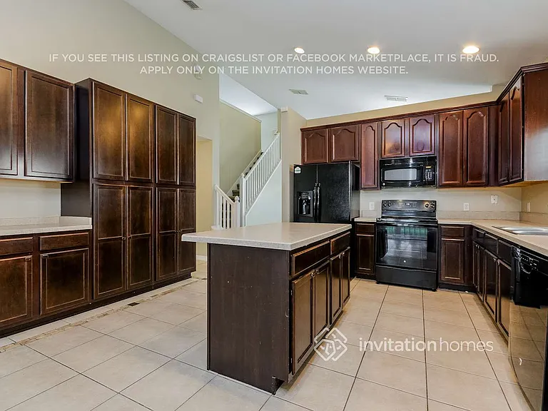 1129 Hacienda Cir — Photo 7