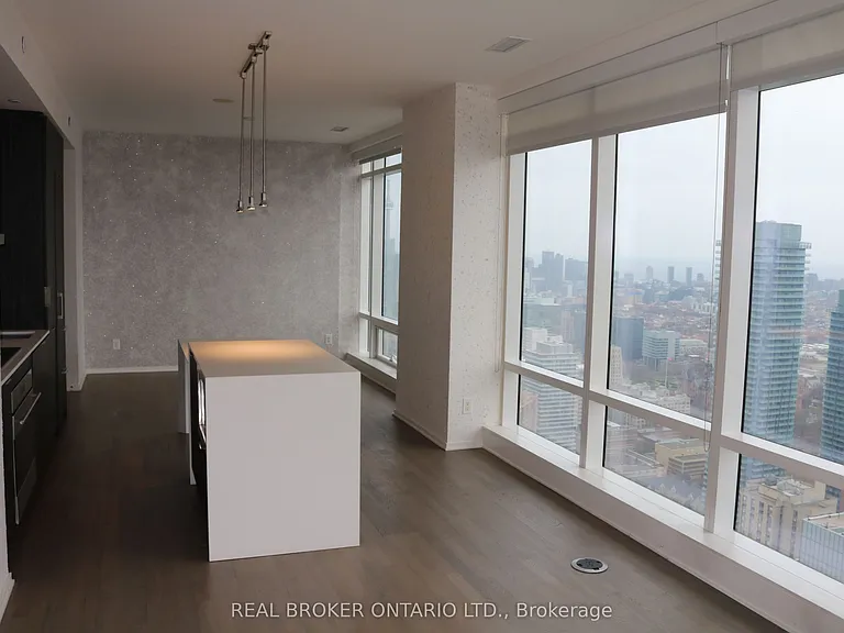 1 Bloor St E #5209 — Photo 19
